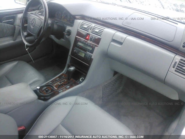 WDBJF70H9XA889224 - 1999 MERCEDES-BENZ E 430 SILVER photo 5