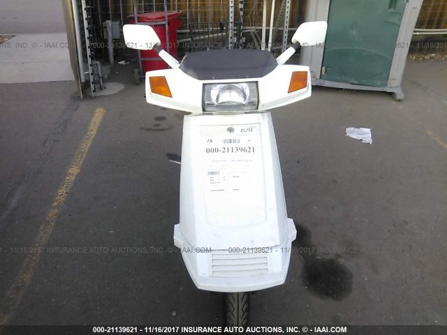 3H1HF0318KD401300 - 1989 HONDA CH80 WHITE photo 5