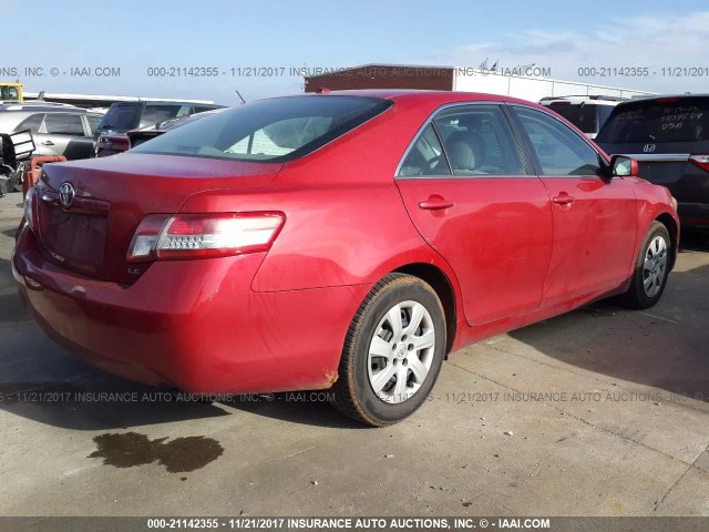 4T1BF3EKXBU717256 - 2011 TOYOTA CAMRY SE/LE/XLE RED photo 4