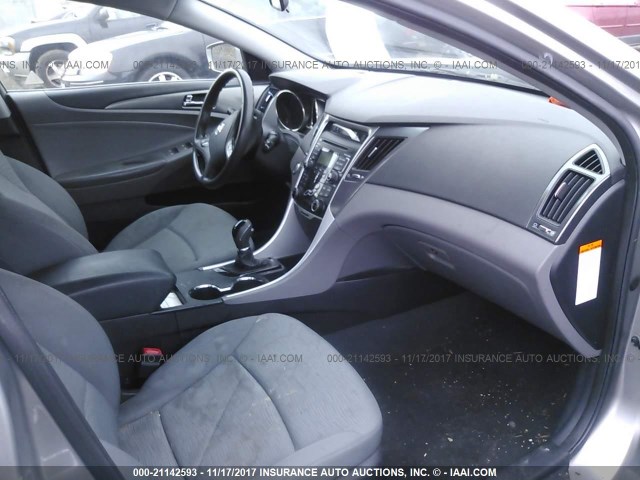 KMHEC4A46BA017609 - 2011 HYUNDAI SONATA HYBRID SILVER photo 5