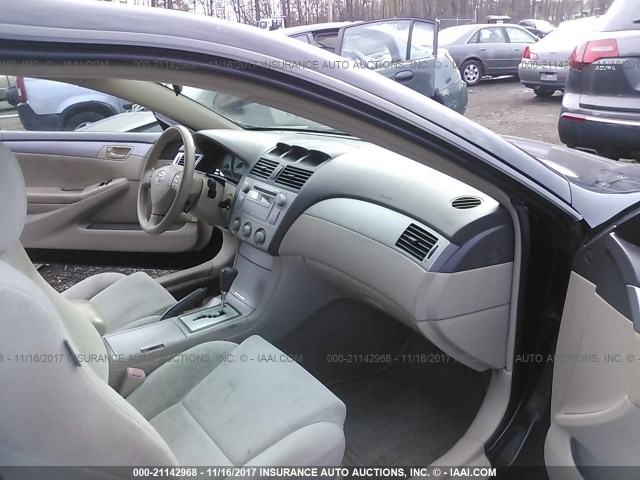 4T1CE38PX5U519392 - 2005 TOYOTA CAMRY SOLARA SE/SLE შავი ფოტო 5