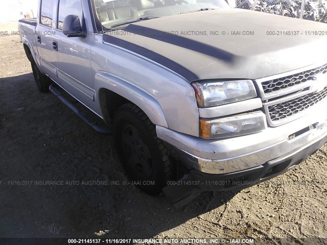 2GCEK13Z571136820 - 2007 CHEVROLET SILVERADO K1500 CREW CAB SILVER photo 6