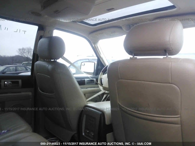 5LMFU28546LJ29921 - 2006 LINCOLN NAVIGATOR WHITE photo 8