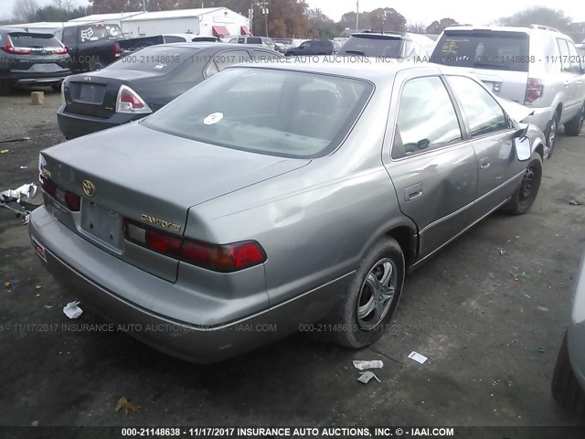 4T1BG22K4WU316318 - 1998 TOYOTA CAMRY CE/LE/XLE GRAY photo 4