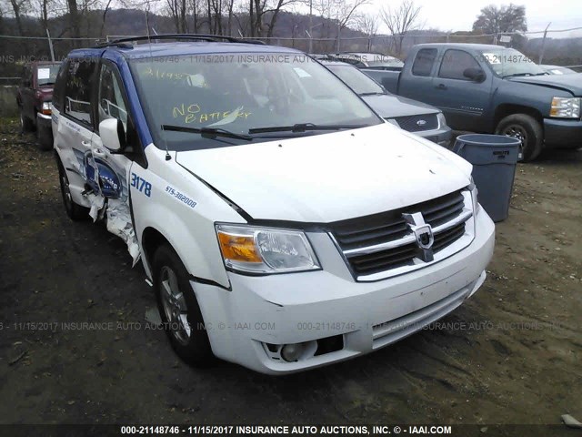 2D4RN5D18AR216052 - 2010 DODGE GRAND CARAVAN SXT WHITE photo 1