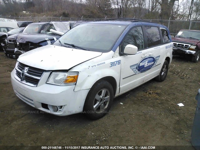 2D4RN5D18AR216052 - 2010 DODGE GRAND CARAVAN SXT WHITE photo 2