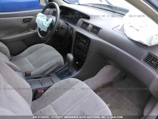 4T1BG22K9XU531517 - 1999 TOYOTA CAMRY CE/LE/XLE 金色 照片 5