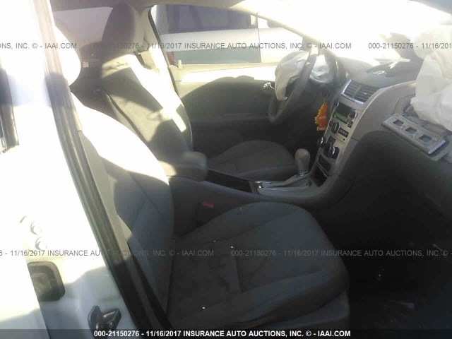 1G1ZA5EB8AF173039 - 2010 CHEVROLET MALIBU LS WHITE photo 5