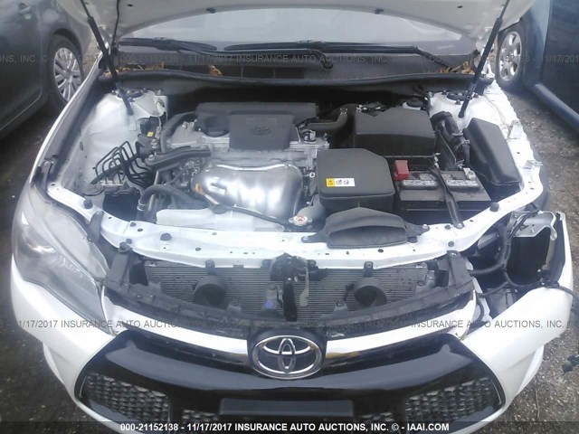 4T1BF1FK7HU354054 - 2017 TOYOTA CAMRY LE/XLE/SE/XSE WHITE photo 10