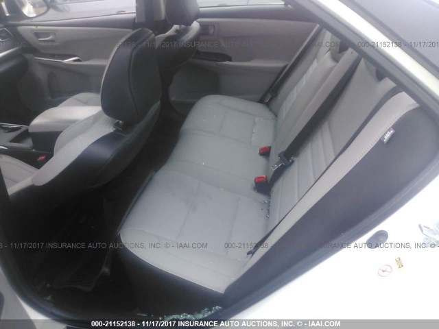 4T1BF1FK7HU354054 - 2017 TOYOTA CAMRY LE/XLE/SE/XSE WHITE photo 8