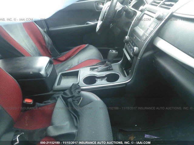 4T1BF1FK3GU516678 - 2016 TOYOTA CAMRY LE/XLE/SE/XSE ნაცრისფერი ფოტო 5