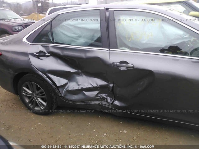 4T1BF1FK3GU516678 - 2016 TOYOTA CAMRY LE/XLE/SE/XSE ნაცრისფერი ფოტო 6