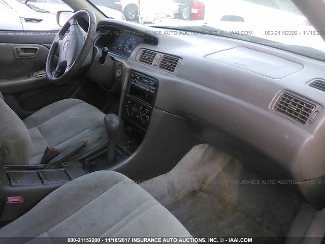 4T1BG22K0XU918716 - 1999 TOYOTA CAMRY CE/LE/XLE 米色 照片 5