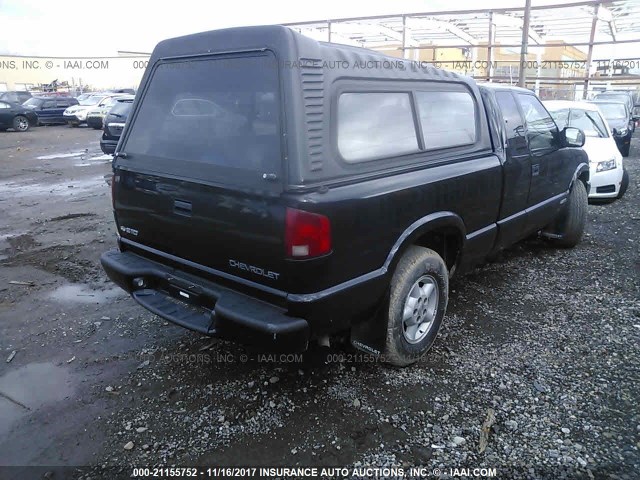 1GCDT19W828231190 - 2002 CHEVROLET S TRUCK S10 BLACK photo 4