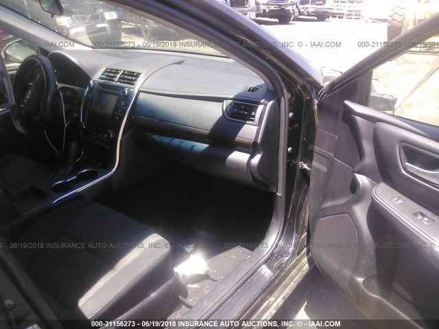 4T4BF1FK3FR502896 - 2015 TOYOTA CAMRY LE/XLE/SE/XSE BLACK photo 5