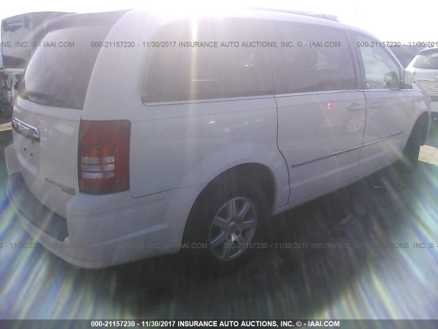 2A8HR54109R673570 - 2009 CHRYSLER TOWN & COUNTRY TOURING WHITE photo 4