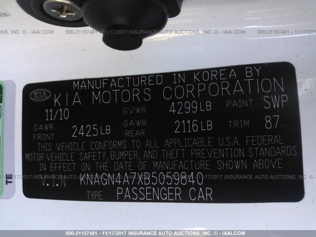 KNAGN4A7XB5059840 - 2011 KIA OPTIMA EX/SX WHITE photo 9