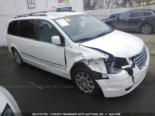 2A4RR5DX1AR136558 - 2010 CHRYSLER TOWN & COUNTRY TOURING WHITE photo 1