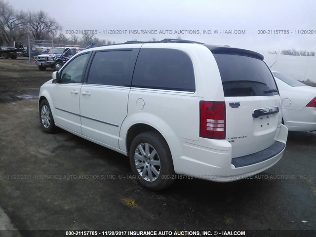 2A4RR5DX1AR136558 - 2010 CHRYSLER TOWN & COUNTRY TOURING WHITE photo 3