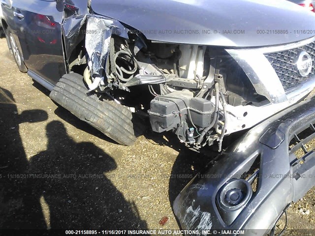 5N1AR2MN8DC600681 - 2013 NISSAN PATHFINDER S/SV/SL/PLATINUM 灰色 照片 6