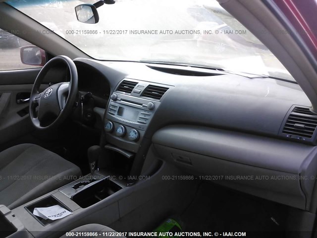 4T4BE46K19R072052 - 2009 TOYOTA CAMRY SE/LE/XLE RED photo 5