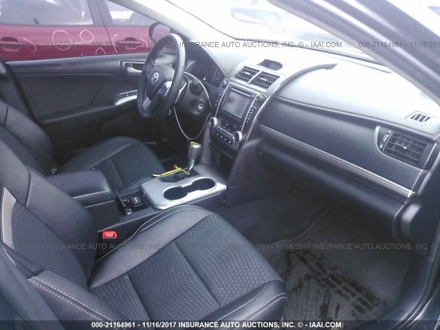 4T1BF1FK4EU322349 - 2014 TOYOTA CAMRY L/SE/LE/XLE 黑色 照片 5