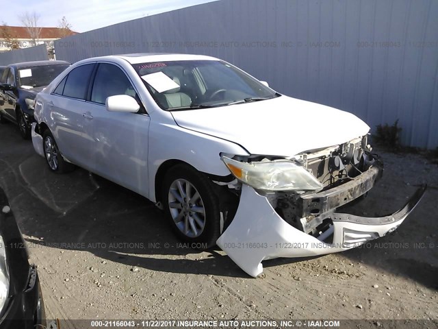 4T1BK3EK1BU619938 - 2011 TOYOTA CAMRY SE/LE/XLE WHITE photo 1