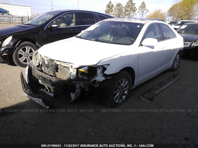 4T1BK3EK1BU619938 - 2011 TOYOTA CAMRY SE/LE/XLE WHITE photo 2