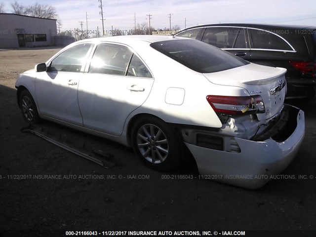 4T1BK3EK1BU619938 - 2011 TOYOTA CAMRY SE/LE/XLE WHITE photo 3