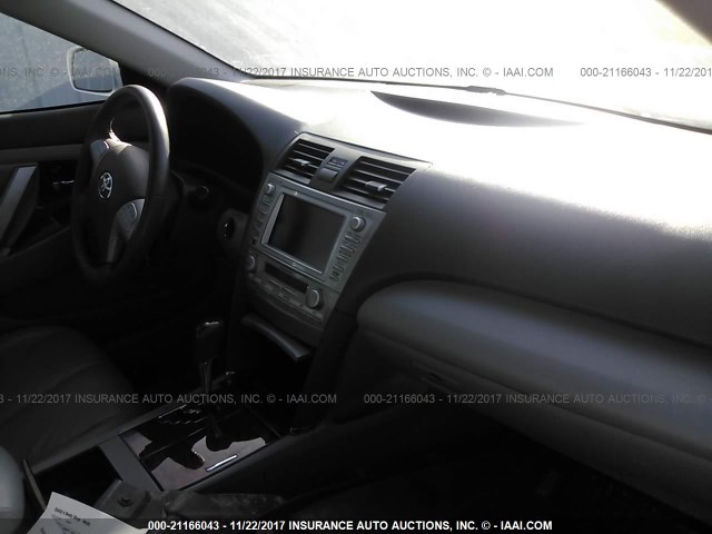 4T1BK3EK1BU619938 - 2011 TOYOTA CAMRY SE/LE/XLE WHITE photo 5