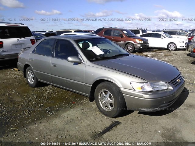 JT2BG22K2W0154578 - 1998 TOYOTA CAMRY CE/LE/XLE GOLD photo 1