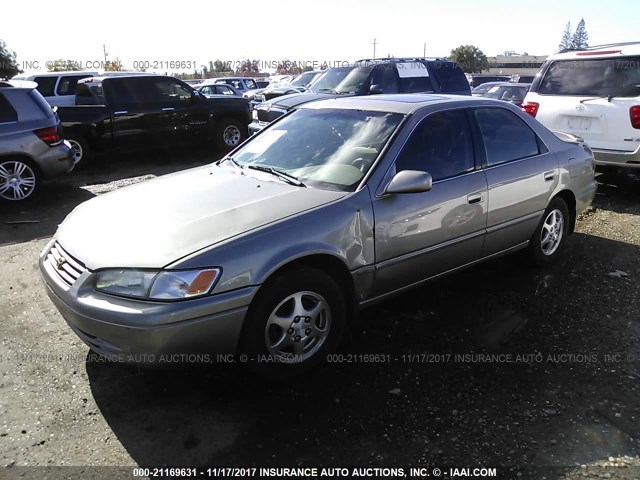 JT2BG22K2W0154578 - 1998 TOYOTA CAMRY CE/LE/XLE GOLD photo 2