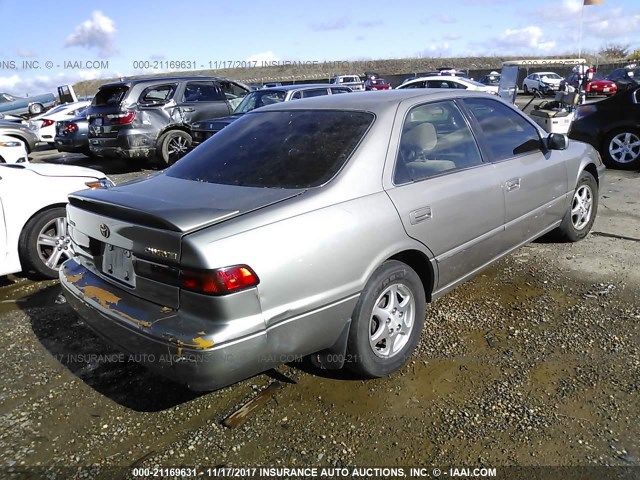 JT2BG22K2W0154578 - 1998 TOYOTA CAMRY CE/LE/XLE GOLD photo 4