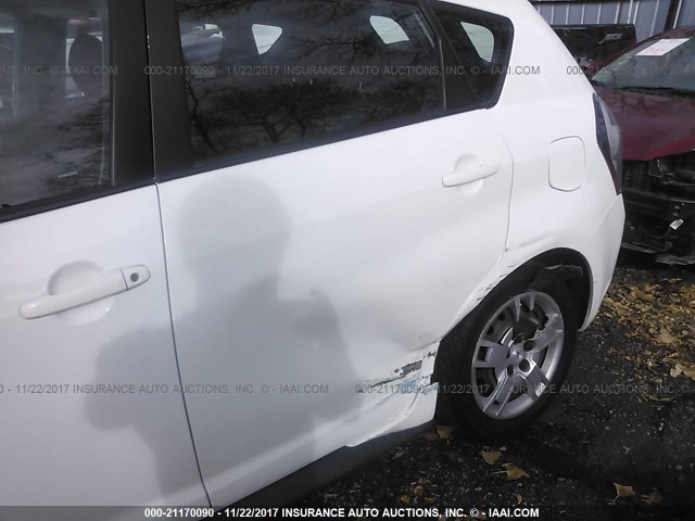 5Y2SM67029Z425055 - 2009 PONTIAC VIBE WHITE photo 6