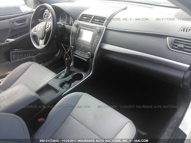 4T1BF1FKXFU040234 - 2015 TOYOTA CAMRY LE/XLE/SE/XSE WHITE photo 5