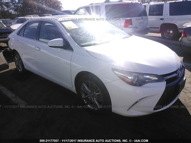 4T1BF1FK3GU213660 - 2016 TOYOTA CAMRY LE/XLE/SE/XSE Blanc photo 1