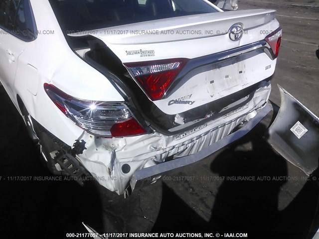 4T1BF1FK3GU213660 - 2016 TOYOTA CAMRY LE/XLE/SE/XSE Blanc photo 6