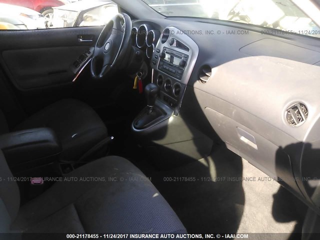 2T1KR32E76C623929 - 2006 TOYOTA COROLLA MATRIX XR GRAY photo 5