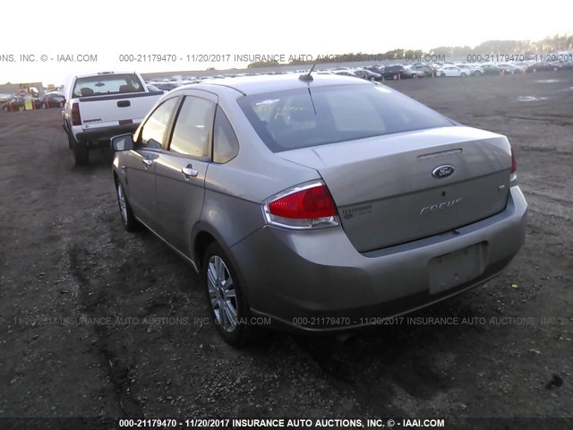 1FAHP35N08W275970 - 2008 FORD FOCUS SE/SEL/SES SILVER photo 3