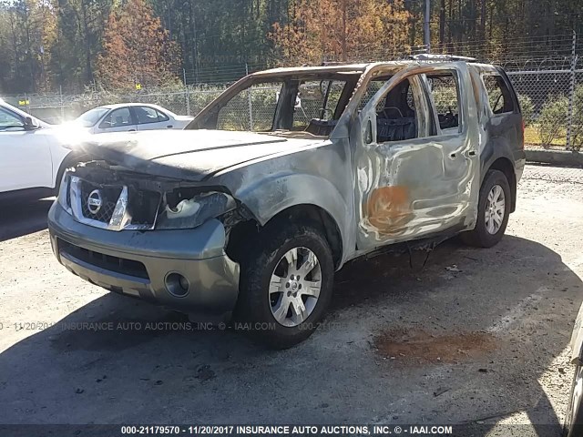 5N1AR18U65C712747 - 2005 NISSAN PATHFINDER LE/SE/XE SILVER photo 2