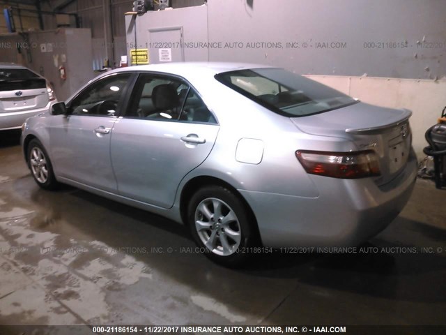 4T4BE46KX7R002823 - 2007 TOYOTA CAMRY NEW GENERAT CE/LE/XLE/SE SILVER photo 3