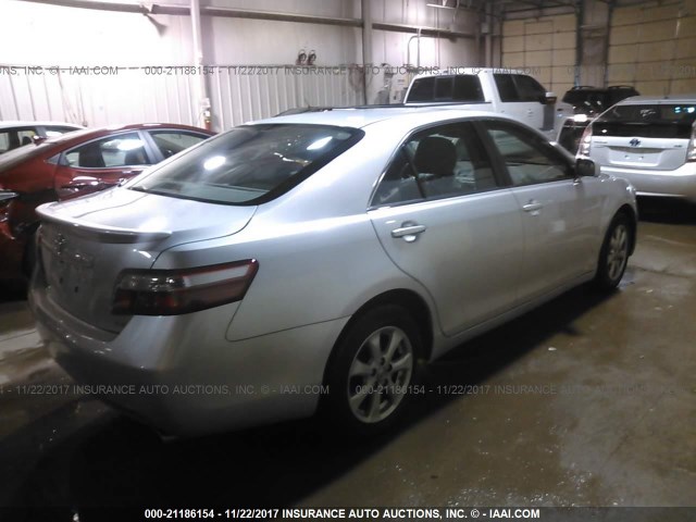 4T4BE46KX7R002823 - 2007 TOYOTA CAMRY NEW GENERAT CE/LE/XLE/SE SILVER photo 4