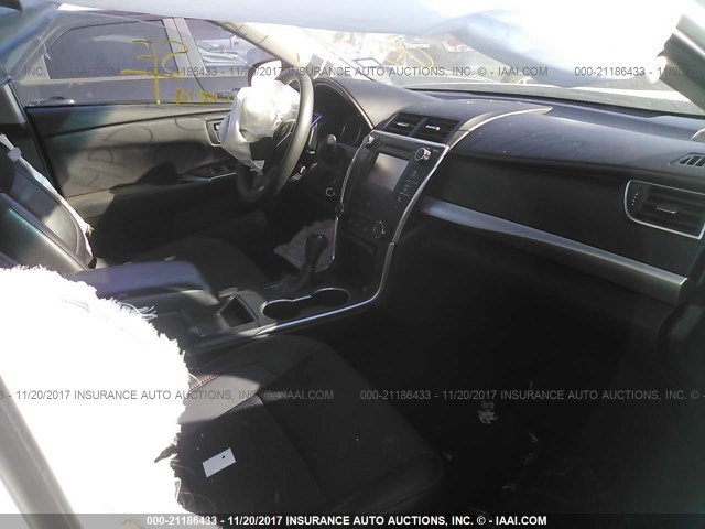 4T1BF1FK7GU255250 - 2016 TOYOTA CAMRY LE/XLE/SE/XSE Weiß Foto 5