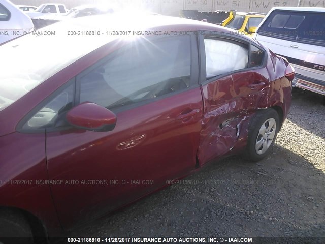 KNAFK4A67G5481129 - 2016 KIA FORTE LX RED photo 6