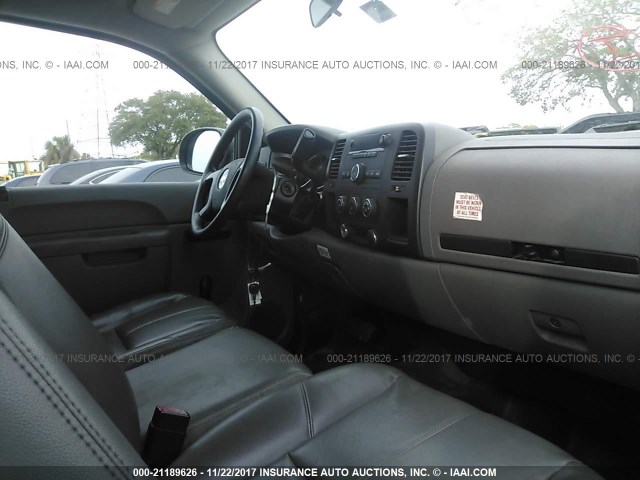 1GC5CVBG3AZ204101 - 2010 CHEVROLET SILVERADO C2500 HEAVY DUTY WHITE photo 5