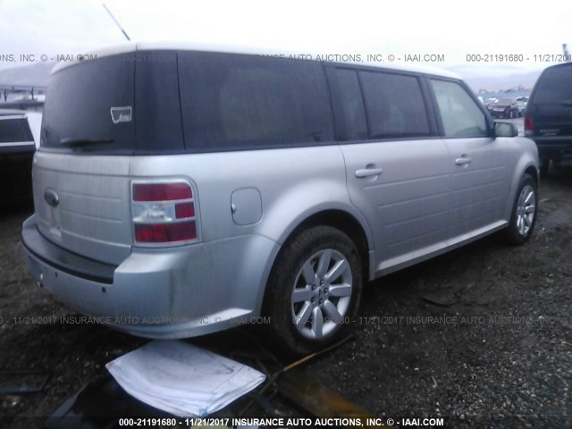 2FMDK51C99BA84411 - 2009 FORD FLEX SE SILVER photo 4