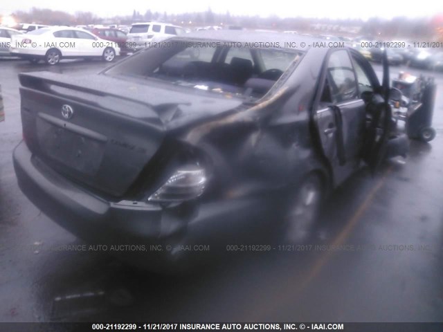 JTDBE32K920049968 - 2002 TOYOTA CAMRY LE/XLE/SE GRAY photo 4