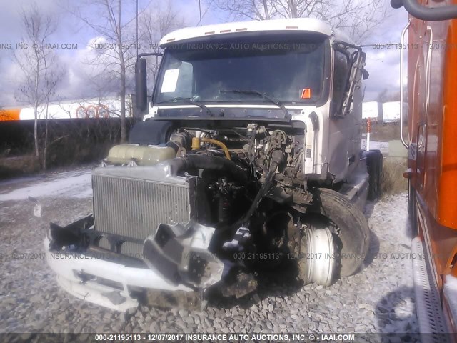 4VG7DACH4WN736422 - 1998 VOLVO VN WHITE photo 2