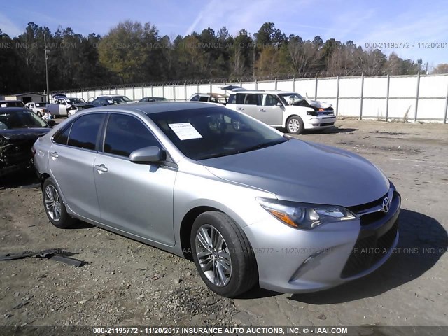 4T1BF1FK8FU494109 - 2015 TOYOTA CAMRY LE/XLE/SE/XSE SILVER photo 1