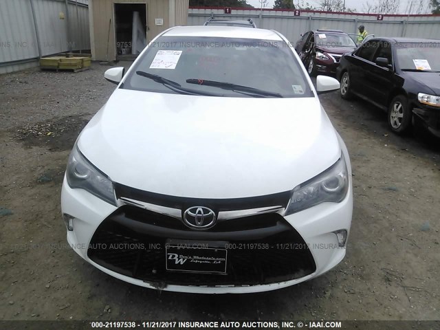 4T1BF1FK7FU058061 - 2015 TOYOTA CAMRY LE/XLE/SE/XSE WHITE photo 6